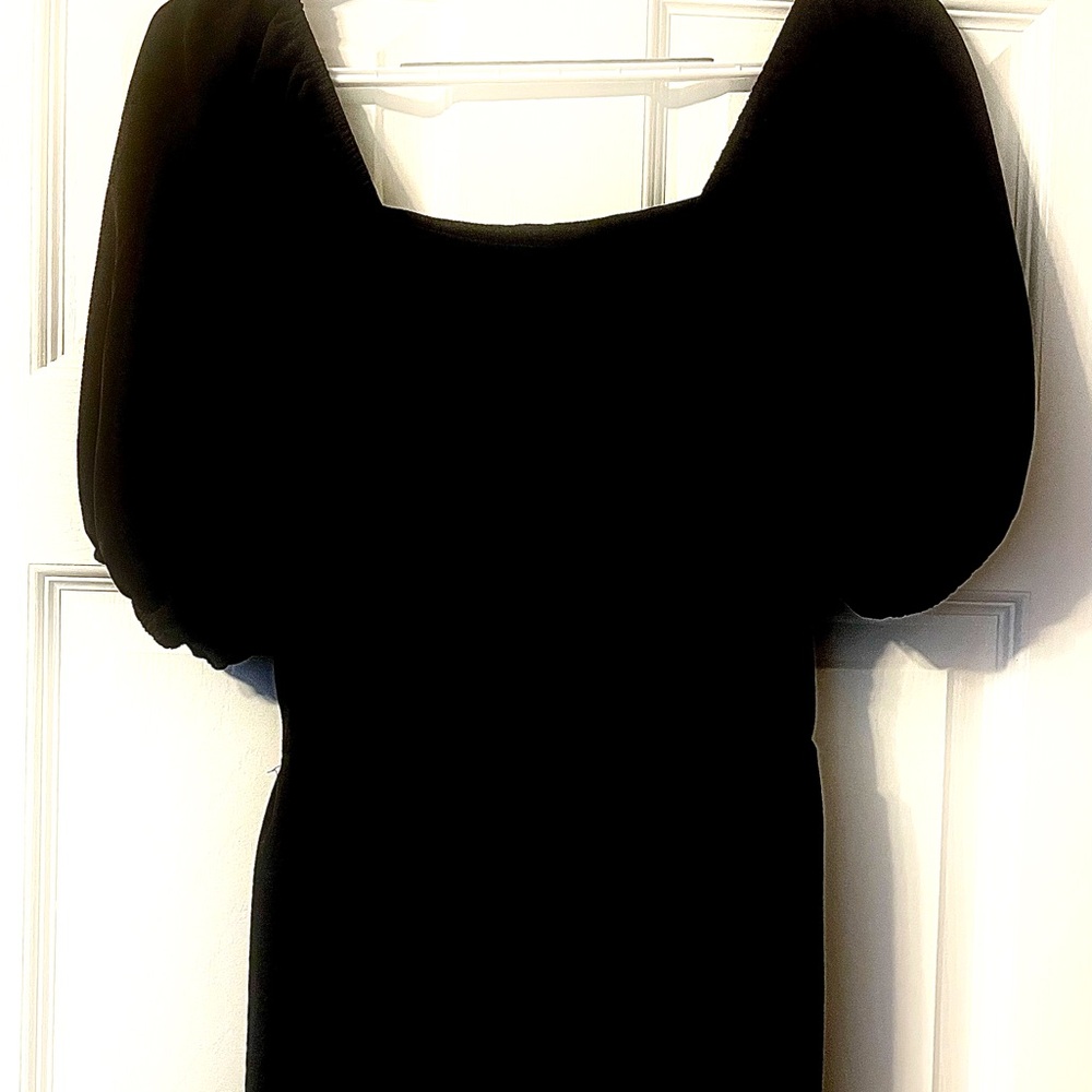 Beautiful black dress. Ruched in the back and a flat square neck front.